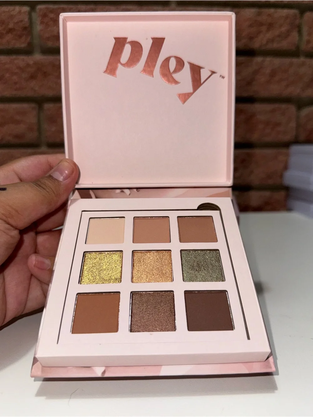 Neutral & Shimmer 9-Color Eyeshadow Palette — Warm Browns & Gold